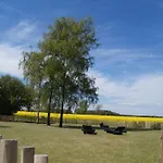 Mit Kamin, Eingezaeuntem Garten Und Gutshofsauna!