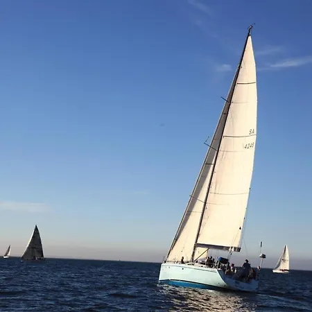 Mit Kamin, Eingezaeuntem Garten Und Gutshofsauna! *