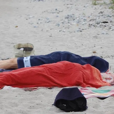 Mit Kamin, Eingezaeuntem Garten Und Gutshofsauna! Rabenholz