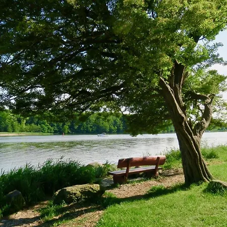 Dom wakacyjny Mit Kamin, Eingezaeuntem Garten Und Gutshofsauna! Rabenholz