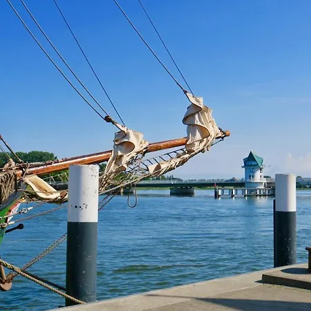 Mit Kamin, Eingezaeuntem Garten Und Gutshofsauna! *