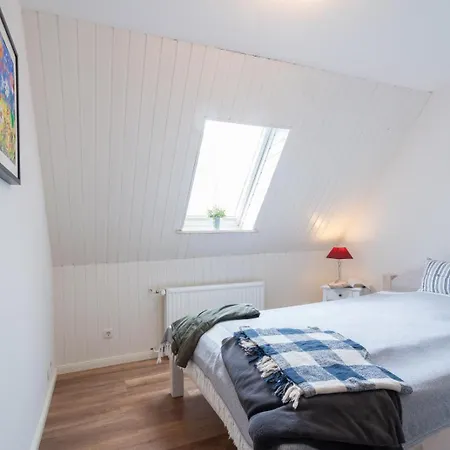 Dom wakacyjny Mit Kamin, Eingezaeuntem Garten Und Gutshofsauna! Rabenholz