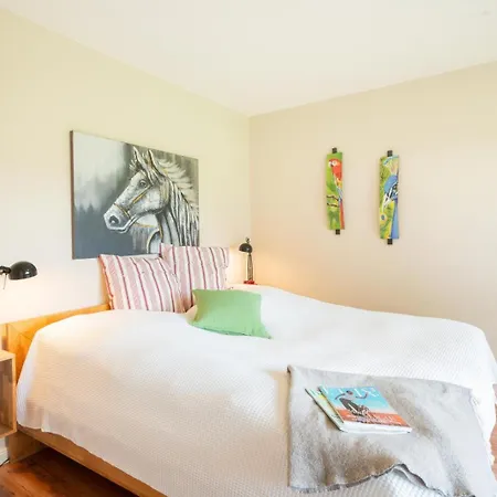 Mit Kamin, Eingezaeuntem Garten Und Gutshofsauna! * Rabenholz