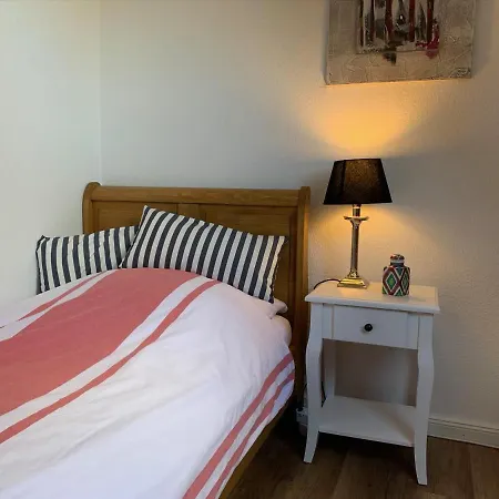 Casa de Férias 10 Min Von Der Ostsee Mit Kamin, Eingezaeuntem Garten Und Sauna!