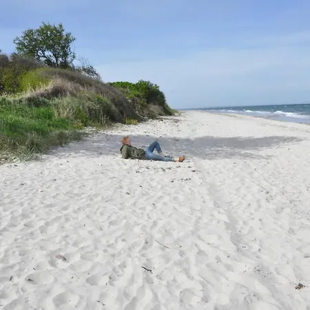 Auf Gut Priesholz Mit Grossem Eingezaeuntem Garten, Kamin Und Gutshofsauna Nahe Der Ostsee * Rabenholz