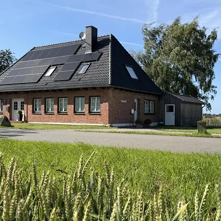Auf Gut Priesholz Mit Grossem Eingezaeuntem Garten, Kamin Und Gutshofsauna Nahe Der Ostsee